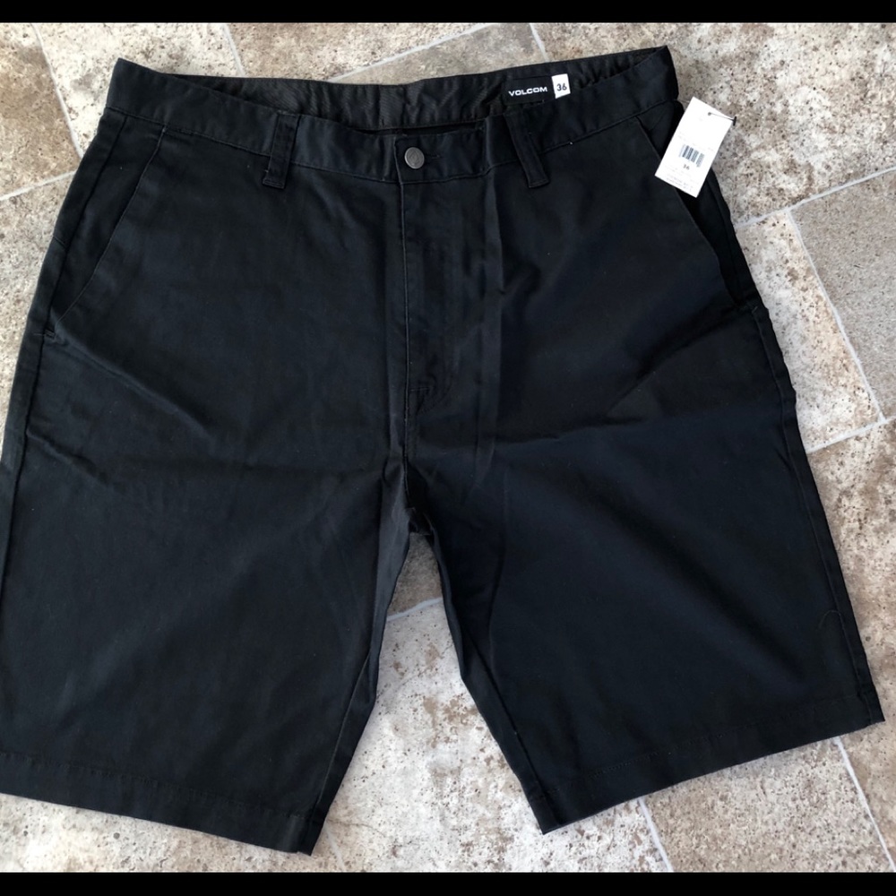 Volcom Men’s VMonty Stretch 22 Shorts 36      knee length, relaxed fit shorts